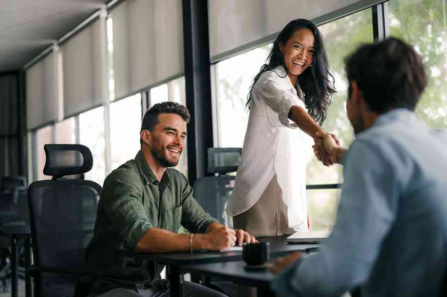 Foto: Meeting von 3 Personen